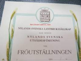 Nylands Svenska Lantbrukssällskap har genom Nylands Svenska Utsädesförening vid Fröutställningen.... har... tildelat pris för... varöver detta Diplom utgör