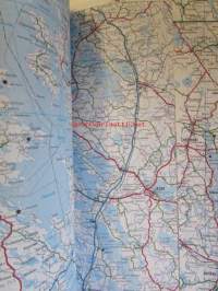 Uusi Suomen matkakartasto  - Tienkäyttäjän tietokirja