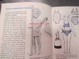 Miten nukke pukeutuu (nukkien vaatettamisen opas- suunnittelu- ja tyylikirja)