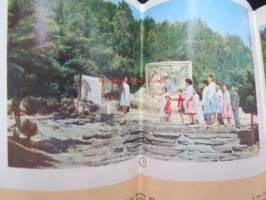 Guide to Ponghwa, a historic Site of Revolution -Pohjois-Korealaisen historiallisen vallankumouspaikan opas, englanninkielinen