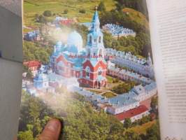 Kultura Karelij - Karjalan kulttuuri -venäjänkielinen (ja englanninkielinen) karjalaista kulttuurielämää esittelevä kirja