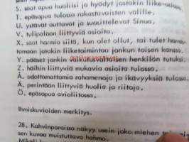 Ennustamisen oppikirja - Pekka Siitoin -tuotantoa, oranssit kannet