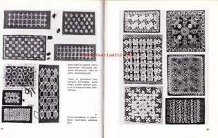 Batikki, 1971. 1.painos.Batiikki on kuviovärjäystapa, jossa värjäytymättä jäävät ne kohdat, jotka on käsitelty vahalla. Väri ei pääse tunkeutumaan