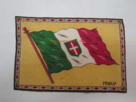 Sikarilippu Italy (Cigarr flag) -sikarilaatikossa kylkiäisenä tullut keräilyliina, ollut laatikon pohjalla sikarien alla, arviolta 1920-30 lukujen vaihteesta
