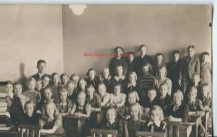 TSYK = Turun Suomalainen Yhteiskoulu I A luokka 1941voppilaiden nimet kuvan takana - valokuva postikortti koko