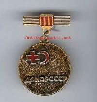 Neuvosto-Venäjä Punainen Risti  III-  rintamerkki