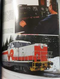 Vauhtia ja voimaa Valtionrautatiet 1862-1987-valokuvateos