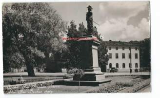 Turku Per Brahen patsas   - paikkakuntapostikortti kulkenut 1942