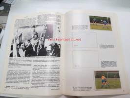 Jalkapallokoulu (Panda suklaatehdas 1974) -keräilykuville tarkoitettu kirja, kaikki sivut näkyvät kohteen kuvissa