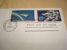 Saluting United States Space Achievements 1967 USA ensipäiväkuori FDC kahdella erilaisella postimerkillä