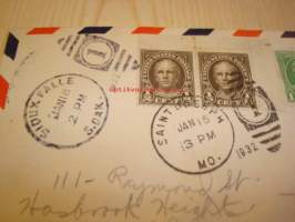 Air Mail via First Flight Into Sioux Falls 1932 USA ensipäiväkuori FDC neljällä postimerkillä ja useilla erilaisilla leimoilla