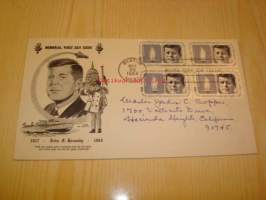 Presidentti John F. Kennedy 1964 USA ensipäiväkuori neljällä postimerkillä, harvinaisempi versio
