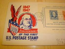 Postimerkki 100-vuotta Centenary U.S. Postage Stamp 1847-1947 USA ensipäiväkuori FDC Souvenir Sheet, mulla on kymmeniä erilaisia postimerkin 100-vuotis