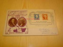 Postimerkki 100-vuotta Centenary U.S. Postage Stamp 1847-1947 USA ensipäiväkuori FDC Souvenir Sheet, mulla on kymmeniä erilaisia postimerkin 100-vuotis