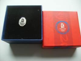 Peking 2008  olympia pinssi - pinssi rintamerkki lahjapakkauksessa 7x7x4 cm