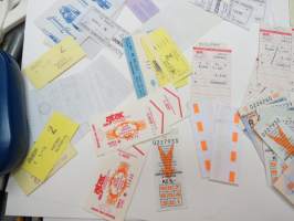 Erä erilaisia ulkomaisia matka- ja pääsylippuja -foreign travel and entrance tickets