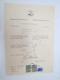 Radioamatöörilupatodistus, radiosähköttäjä Tauno Ilmari Juntunen, 11.1.1954, leimamerkit -radio amateur´s certificate with tax stamps