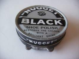 Nugget Black shoe polish  kengänkiilloke - tyhjä tuotepakkaus  sisältö kuivunut peltiä   6x2  cm