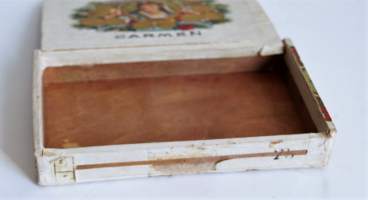 Carmen   - sikarilaatikko puuta  , koko 10x16x3 cm  valmistettu