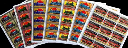 7 erilaista juna / rautatie täyttä postimerkkiarkkia, jokaisessa arkissa 15 postimerkkiä eli yhteensä 105 postimerkkiä, isoja, vuodelta 1972, esim. lahjaksi.