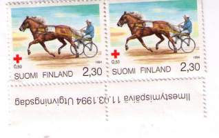 Kaksi postimerkkiä, ravihevonen. Ilmestynyt  11.03. 1994.