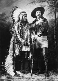 Intiaanipäällikkö Sitting Bull ja Buffalo Bill, canvastaulu, koko noin 50 cm x 75 cm. Teen näitä vain 50 numeroitua kappaletta. Hieno esim. lahjaksi.