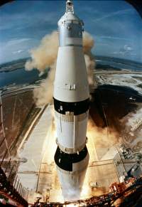 Apollo 11 lähtö, NASA, canvastaulu. Teen näitä vain 50 numeroitua kappaletta. Hieno esim. lahjaksi.