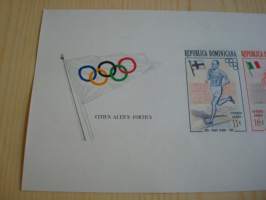 3 erilaista Olympialaisten legendat 1920-1940 -luvuilla postimerkkiä miniarkissa vuodelta 1957. Mm. Paavo Nurmi. Hammastamattomat. Harvemmin tarjolla.