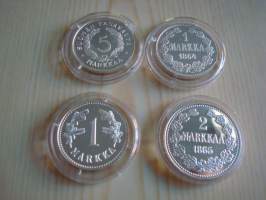 Hopeiset Suomi replika-markat: 1864, 1865 ja 1921 1 Markka sekä 1928 5 Markkaa. 925-hopeaa, hienot esim. lahjaksi. Katso myös muut kohteet.