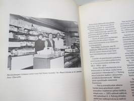 Minell´stä Ekeroddeen - Uudenkaupungin apteekin kaksi vuosisataa -pharmacy history