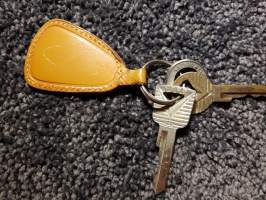 Ford - avaimenperä ja 2 avaimet