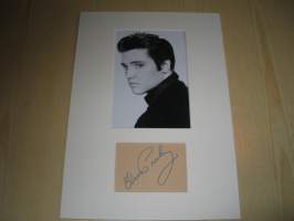 Elvis Presley, valokuva &amp; nimikirjoituskortti, paspiksen koko on A4 . Hieno esim. lahjaksi ja/tai kehystettynä.