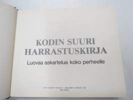 Kodin suuri harrastuskirja - Luovaa askartelua koko perheelle, 1981.