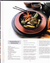 Wok keittokirja, 2001. 8.p. Alkupalat, salaatit ja kastikkeet. Liha- ja linturuoat, kala ja meren antimet, kasvikset ja tofu.