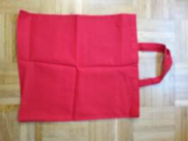 Kassi  tai matkailukerääjälle : Etelä-Pohjanmaan matkailun punainen kangaskassi. Käyttämätön. Koko 40 x 40 cm