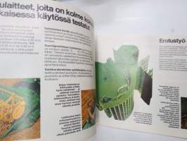 John Deere 925-935 leikkuupuimuri -myyntiesite / sales brochure, combined harvester