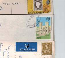 Postimerkkikerääjälle kolme merkkiä, korteissa kiinni.Gampia, Fiji  ja  Nairobi.