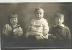 Kikka, Martti ja Lasse Jyväskylä 1927 - valokuva 9x13cm
