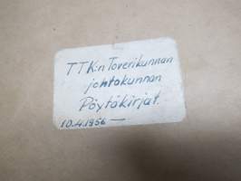 Turun Teknillinen Koulu / Opisto - Toverikunta + Oppilaskunta, 1940-50-60 lukujen virallista materiaalia, 6-vuotishistoriikki , kenkälaatikollinen valokuvia