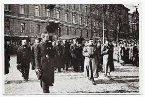 Vallankumouksen uhrien hautajaiset 30.3.1917 - postikortti kulkematon
