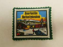 Saariselän retkeilykeskus -kangasmerkki / matkailumerkki / hihamerkki / badge -pohjaväri vihreä
