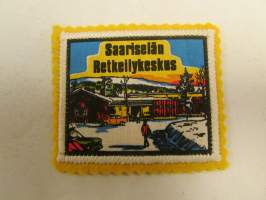 Saariselän retkeilykeskus -kangasmerkki / matkailumerkki / hihamerkki / badge -pohjaväri keltainen