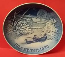 Joululautanen - Tanska vuosi 1970.  Posliinilautanen, seinälautanen, koristelautanen (Vintage Christmas Plate, Denmark Scandinavian Design, Jultallrik, Porcelain)