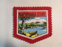 Naapurivaara -Sotkamo -kangasmerkki / matkailumerkki / hihamerkki / badge -pohjaväri punainen