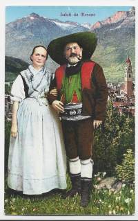 Saluti da Merano Tiroli Italia  - postikortti kansallispukupostikortti  kulkematon 1925
