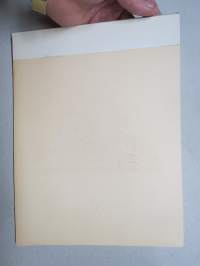 Panssari -kirjoituspaperilehtiö 1940-luvulta, sota-aikainen pakkaus, jossa kirjekuoret ja arkkeja