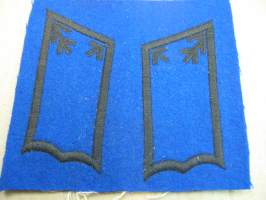SA-kauluslaatat, pari - Ilmavoimat upseeri  (sini-musta)   vaalea tukikangas n. 8 cm (virhe ommel)