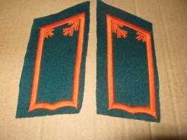 SA-kauluslaatat, pari - Rajavartiolaitos upseeri (vihreä-oranssi)  valk. harso tukikangas n. 9 cm