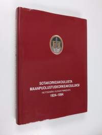 Sotakorkeakoulusta Maanpuolustuskorkeakouluksi : seitsemän vuosikymmentä 1924-1994 (tekijän omiste, signeerattu)
