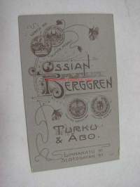 Valokuvaamo Ossian Berggren, Turku -visiittikorttivalokuva